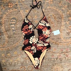 NWT. CUPSHE Deep V One Piece